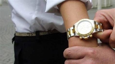 furto rolex aeroporto|Furto di un Rolex in aeroporto, iniziato il processo per la.